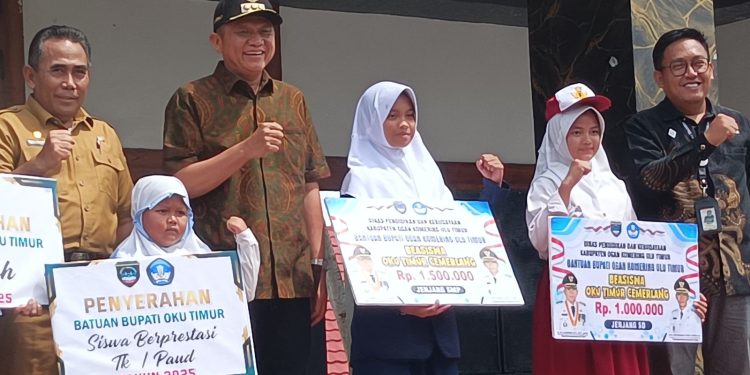 Bupati Enos Luncurkan Program Pendidikan, OKU Timur Kembali Raih Penghargaan‎