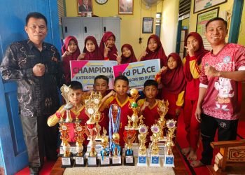 ‎SDN 11 Martapura Bersolek, Ditangan Radiyana Puluhan Prestasi Diraih