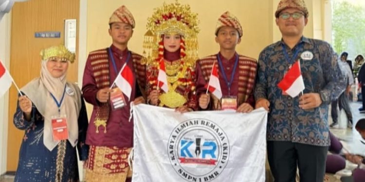 SMPN 1 Belitang Madang Raya Raih Juara Dunia di Malaysia